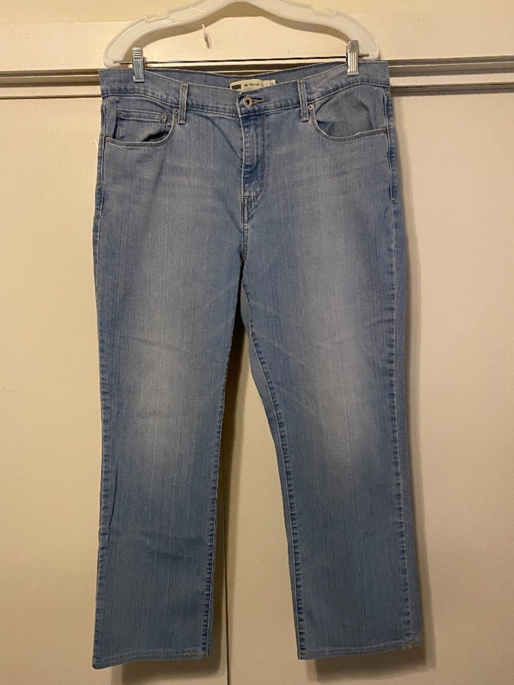 Levis, 505 Straight Leg jeans, front zip, front & back pockets, size 14